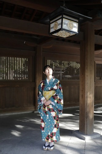 明治神宮の写真スポット｜美しく撮れるおすすめ撮影ポイント｜屋根の下(灯籠)